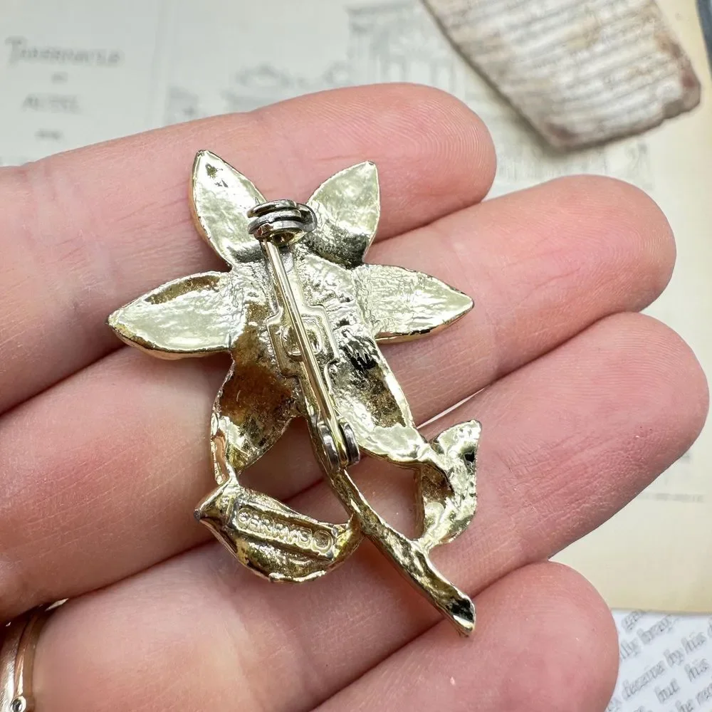 Vintage Gold Tone Daisy Flower Brooch Pin
